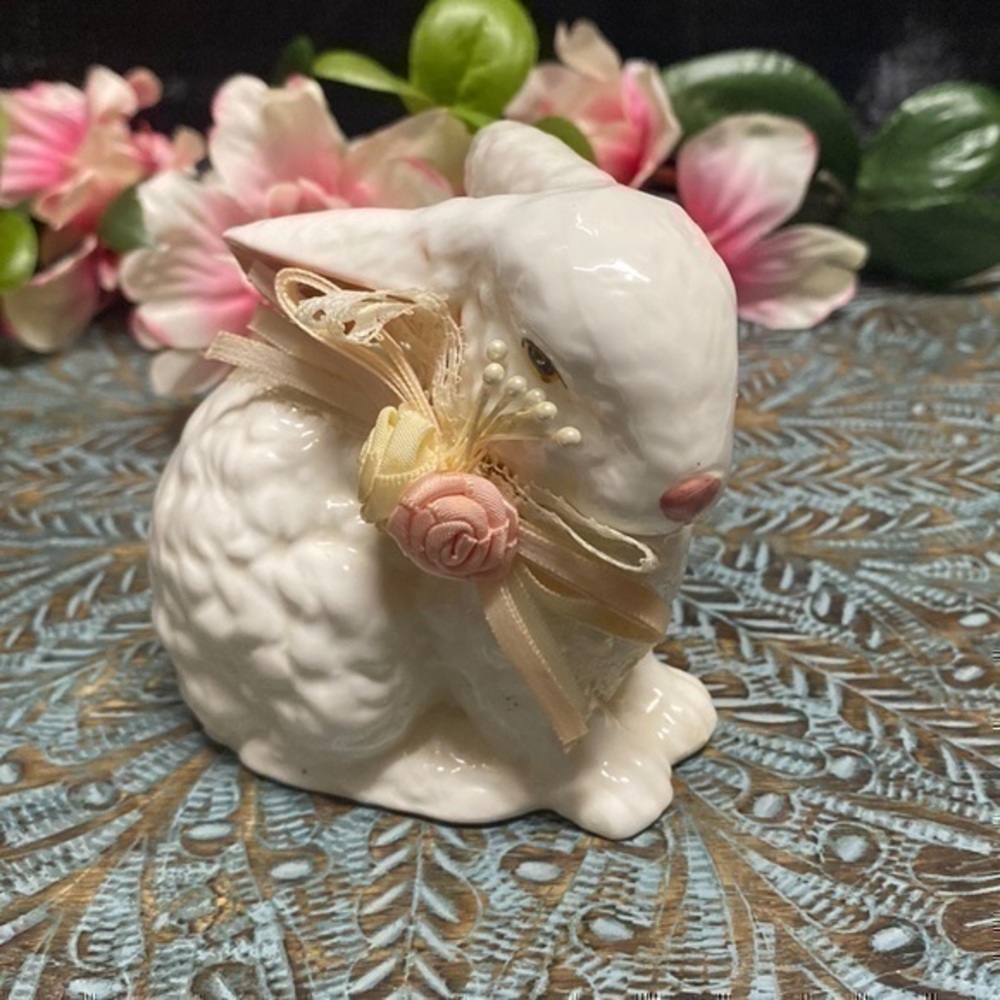 Vintage 1986 ENESCO White Ceramic Easter Bunny Rabbit